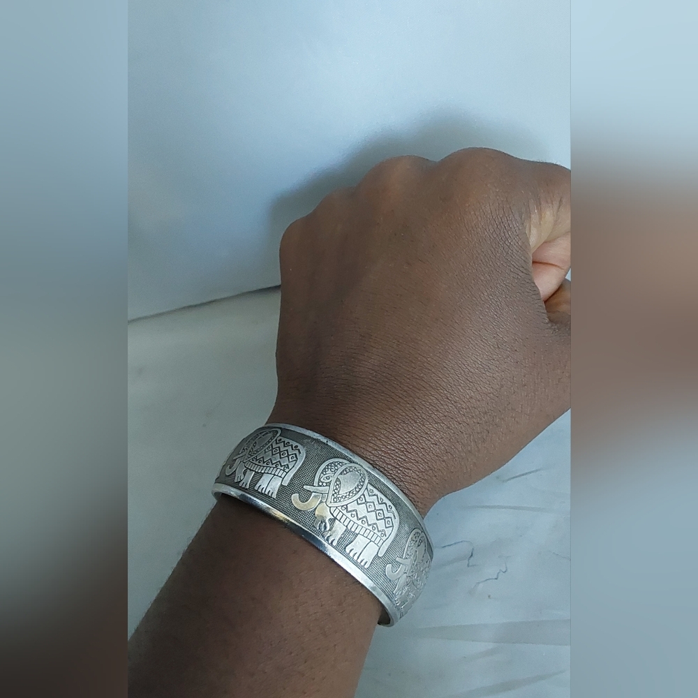 Silver-tone Engraved  Cuff racelet‎ Elephant Motif